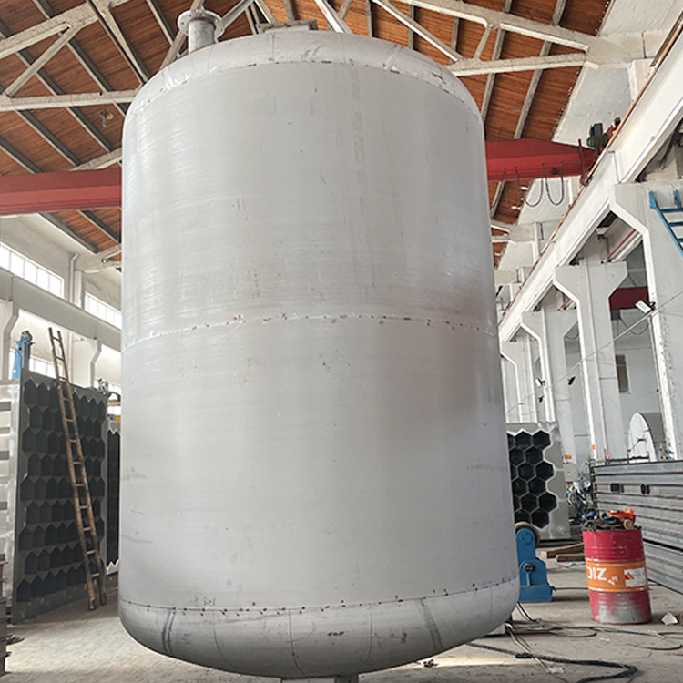 大型蒸餾水儲(chǔ)罐